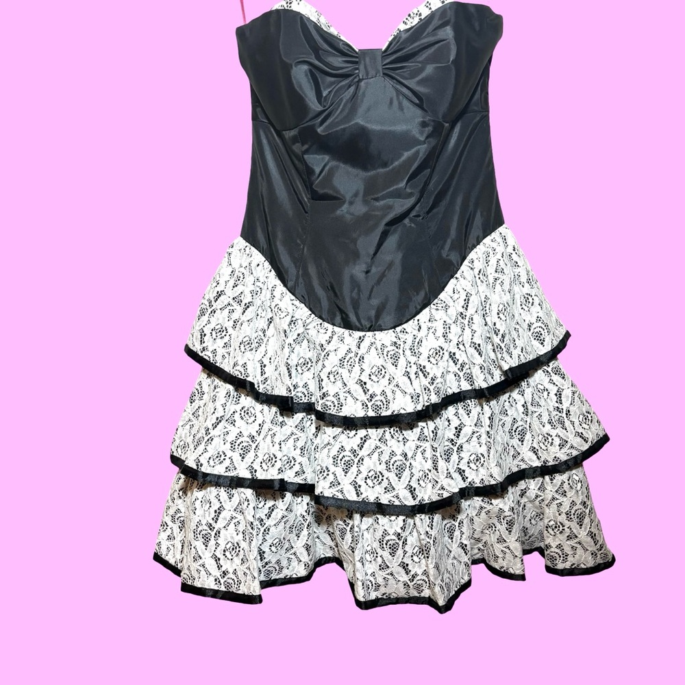 Vintage Y2K BETSEY JOHNSON 
Black & White Prom, Party Dress sz8